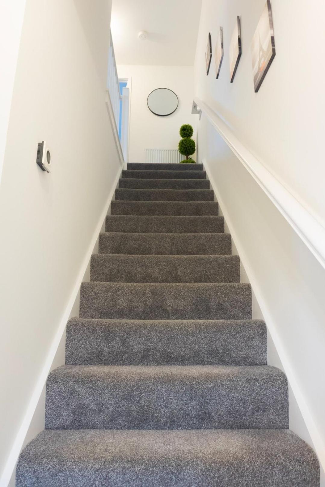 Stylish House With Private Parking Villa Glasgow Eksteriør billede